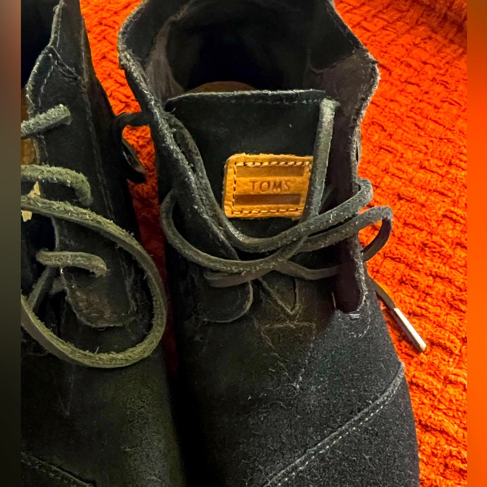 Tom’s shoes black size 5W
